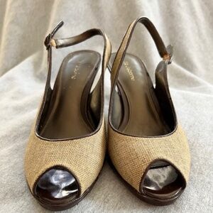 Liz Claiborne sling back shoes, Size 9M